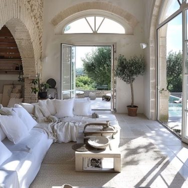 Salon lumineux avec ouverture sur extérieur